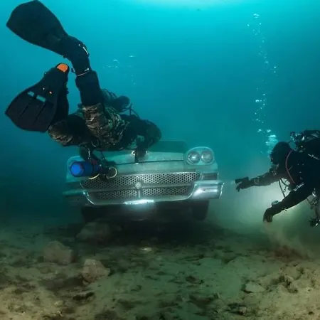 Lesny Zakatek Malediwy Jacuzzi Free シャレー