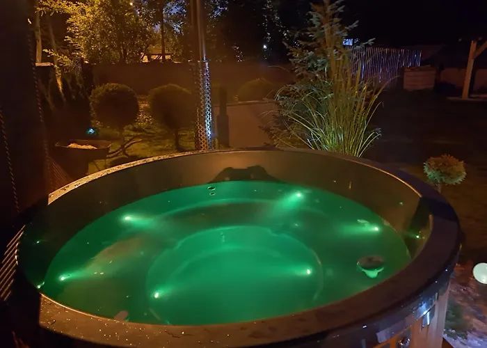 Lesny Zakatek Malediwy Jacuzzi Free يافوجنا